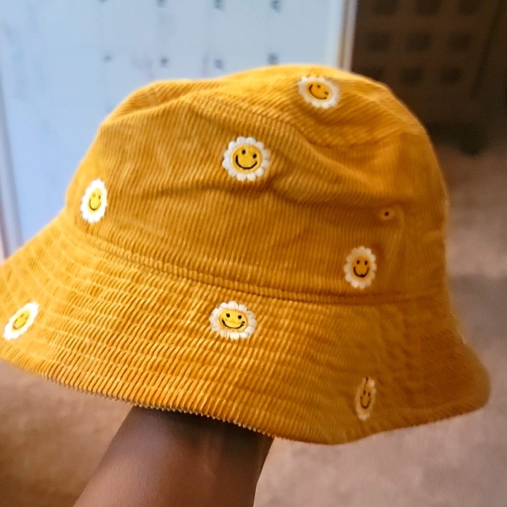 Corduroy bucket hat